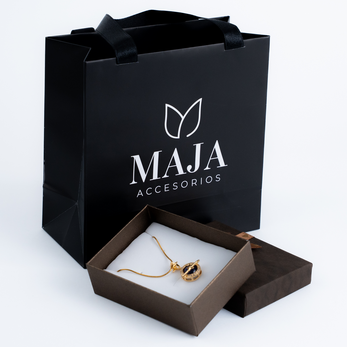 Saturno Eternal — Collar Astral  Tu propio universo, alrededor de tu corazón.