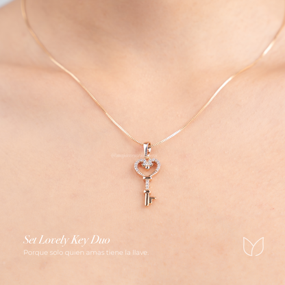 Set Lovely Key Duo —  Collar y aretes con significado